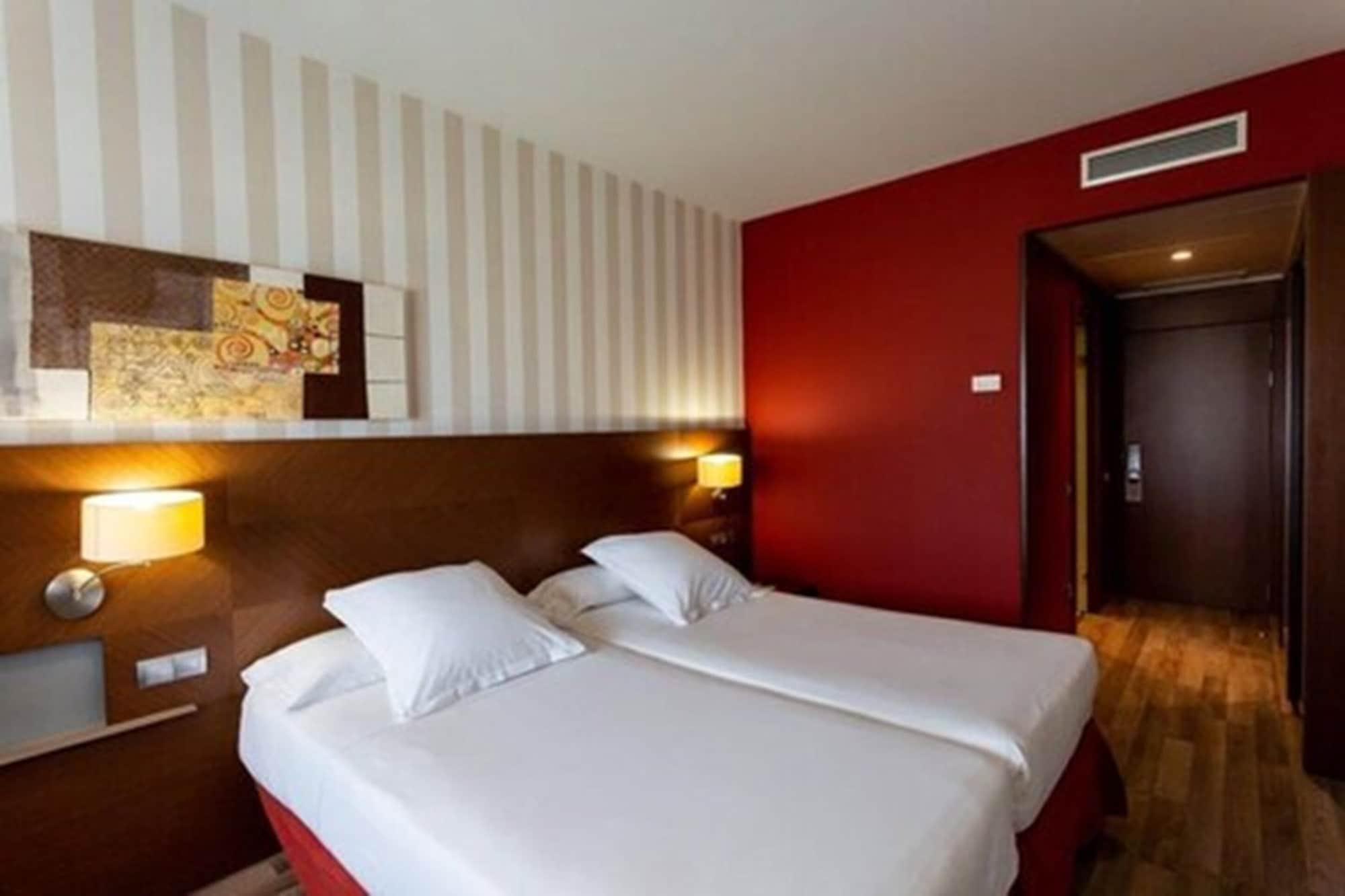 Hotel Las Artes Pinto Exterior foto