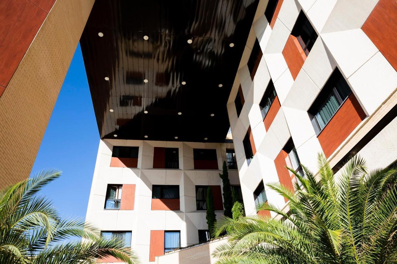 Hotel Las Artes Pinto Exterior foto